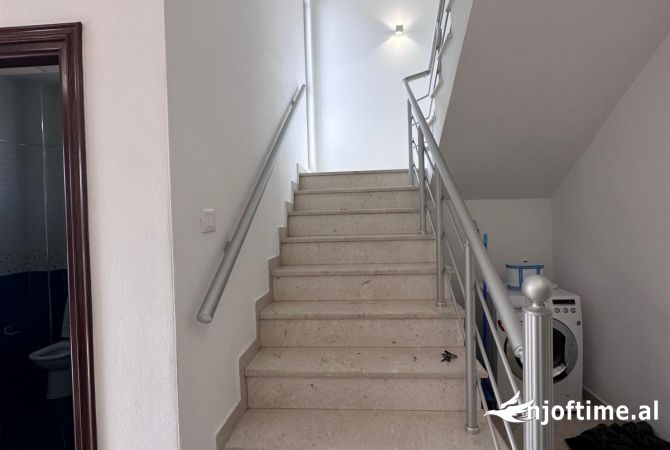 Shtepi ne shitje Vila Luksoze ne Durres, 6+1, Mobilimi E mobiluar, Pagesa 350,000  Euro.