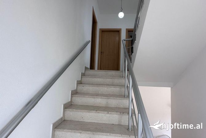 Shtepi ne shitje Vila Luksoze ne Durres, 6+1, Mobilimi E mobiluar, Pagesa 350,000  Euro.