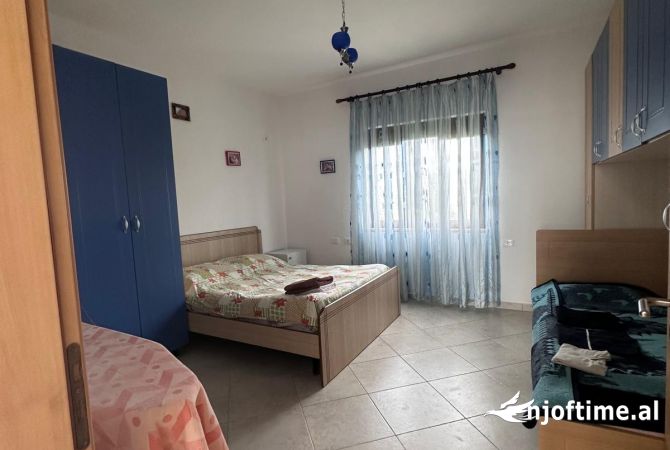 Shtepi ne shitje Vila Luksoze ne Durres, 6+1, Mobilimi E mobiluar, Pagesa 350,000  Euro.