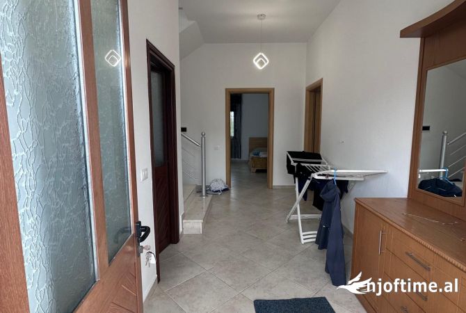 Shtepi ne shitje Vila Luksoze ne Durres, 6+1, Mobilimi E mobiluar, Pagesa 350,000  Euro.