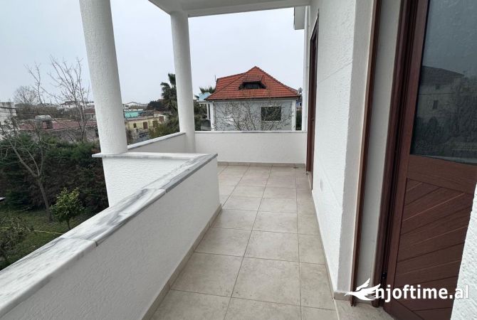 Shtepi ne shitje Vila Luksoze ne Durres, 6+1, Mobilimi E mobiluar, Pagesa 350,000  Euro.