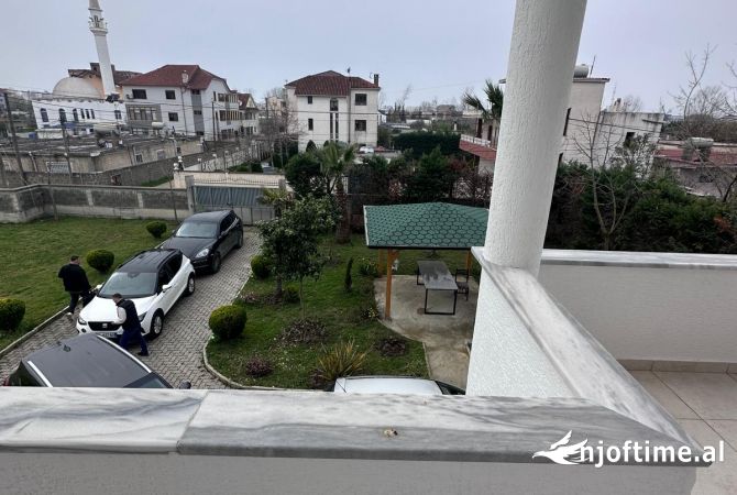 Shtepi ne shitje Vila Luksoze ne Durres, 6+1, Mobilimi E mobiluar, Pagesa 350,000  Euro.