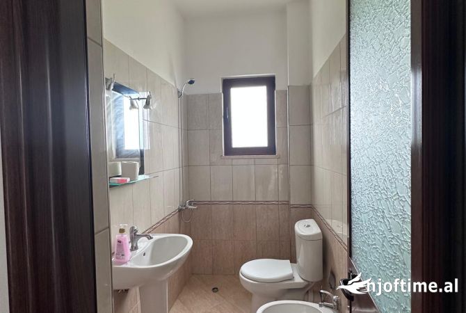 Shtepi ne shitje Vila Luksoze ne Durres, 6+1, Mobilimi E mobiluar, Pagesa 350,000  Euro.