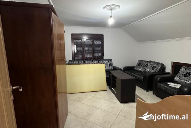 Shtepi ne shitje Vila Luksoze ne Durres, 6+1, Mobilimi E mobiluar, Pagesa 350,000  Euro.