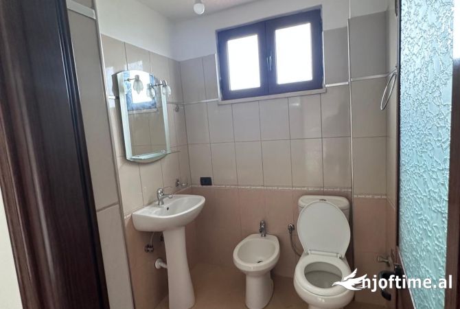 Shtepi ne shitje Vila Luksoze ne Durres, 6+1, Mobilimi E mobiluar, Pagesa 350,000  Euro.