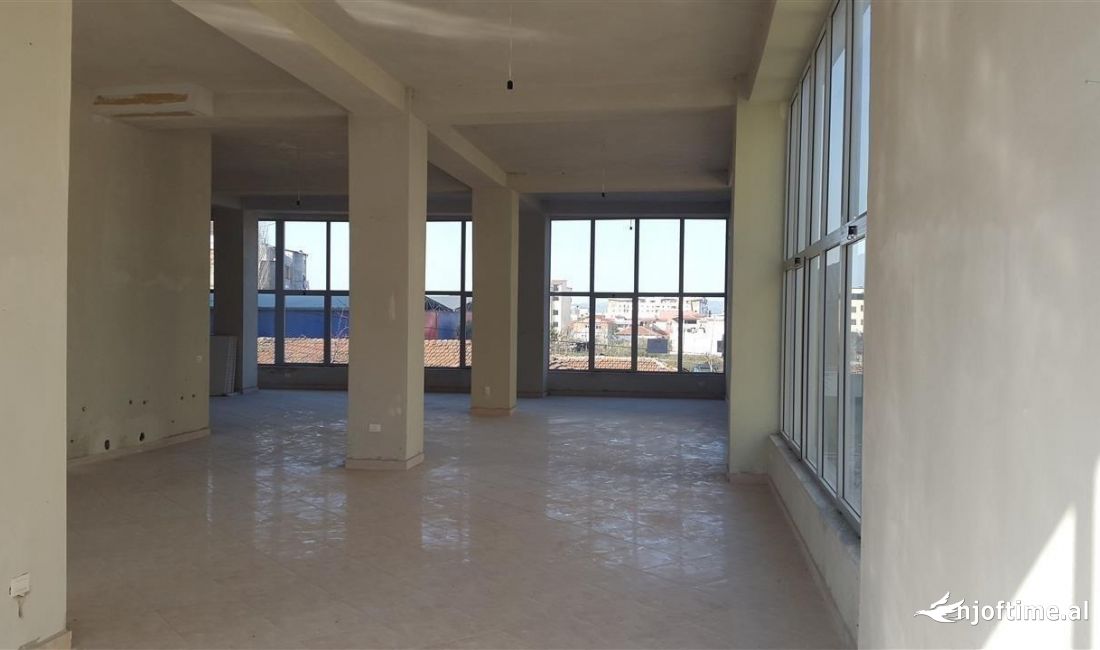 Shitet dyqan tek Rruga e Dibres/ 390,000Euro