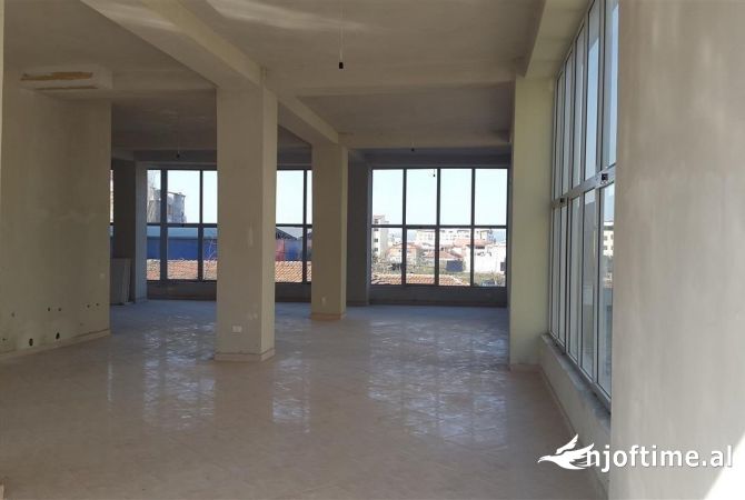 Ambient biznesi ne shitje 1+1 ne Tirane - 390,000 Euro