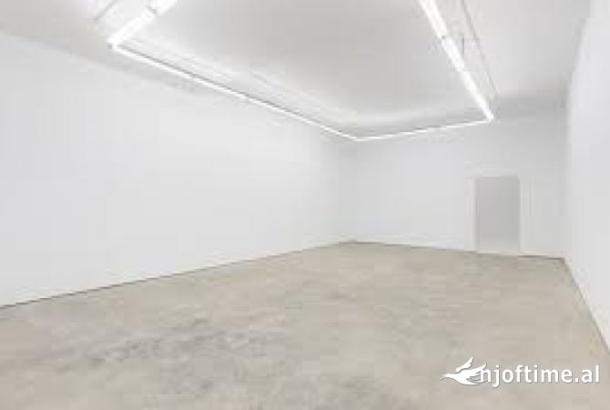 Shitet dyqan ne Komunen e Parisit/ 75,000€