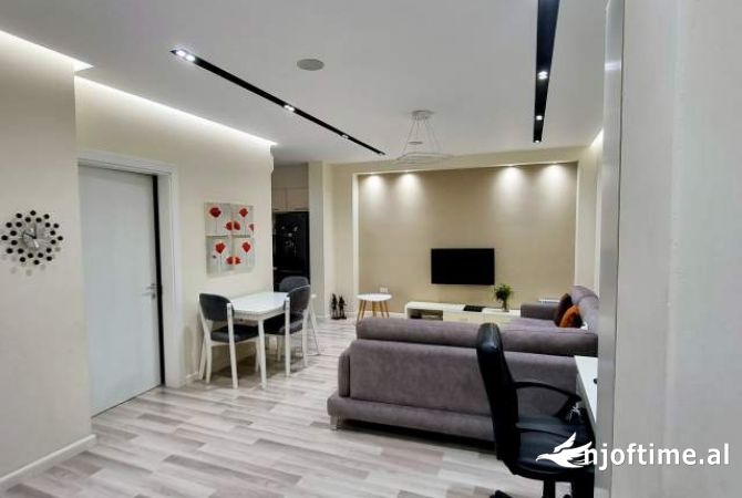 Shitet apartament 2+1 tek Tregu Elektrik/ 180,000 Euro