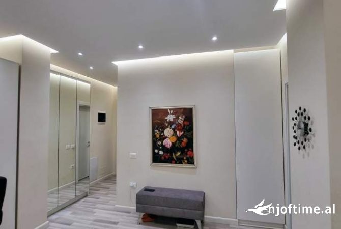 Shtepi ne shitje Apartament ne Tirane, 2+1, Mobilimi E mobiluar, Pagesa 180,000  Euro.