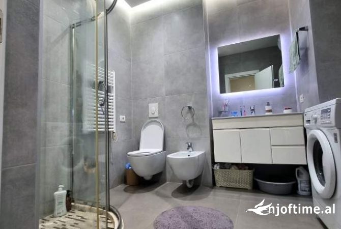 Shtepi ne shitje Apartament ne Tirane, 2+1, Mobilimi E mobiluar, Pagesa 180,000  Euro.