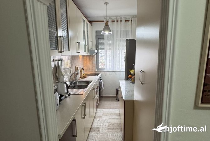 Appartamento in vendita a Tirana 2+1, Arredato