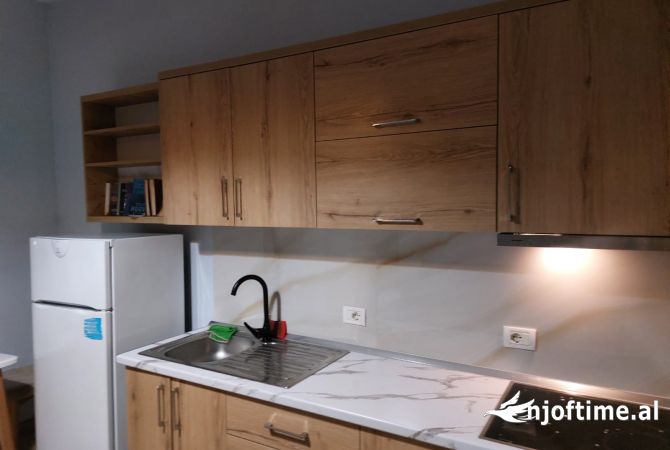 Shtepi me qera Apartament ne Tirane, 1+1, Mobilimi E mobiluar, Pagesa 40,000  Leke.