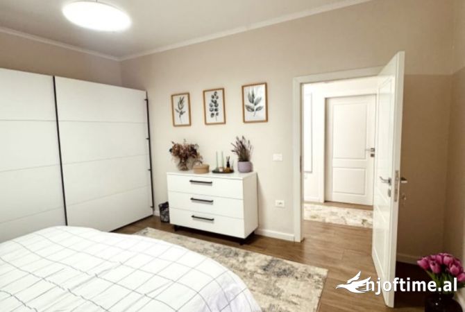 Shtepi ne shitje Apartament ne Tirane, 2+1, Mobilimi E mobiluar, Pagesa 210,000  Euro.