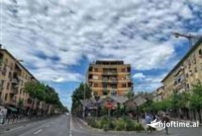 Jepet me qera ambjent per zyre tek Rruga Mine Peza/ 1000 euro