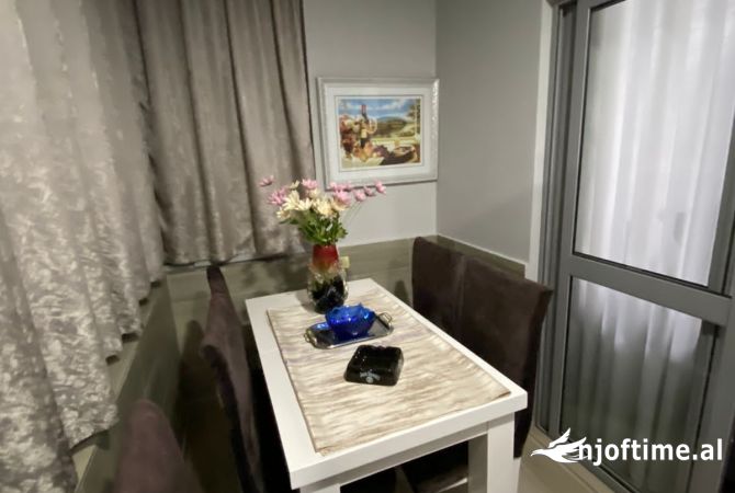 Shtepi me qera Apartament ne Tirane, 1+1, Mobilimi E mobiluar, Pagesa 400  Euro.