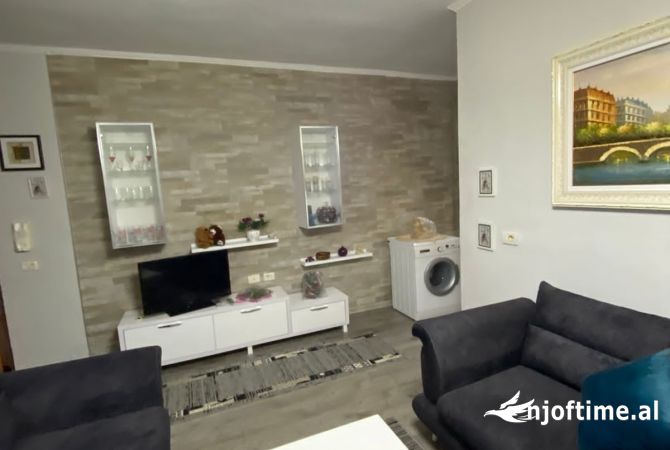 Shtepi me qera Apartament ne Tirane, 1+1, Mobilimi E mobiluar, Pagesa 400  Euro.