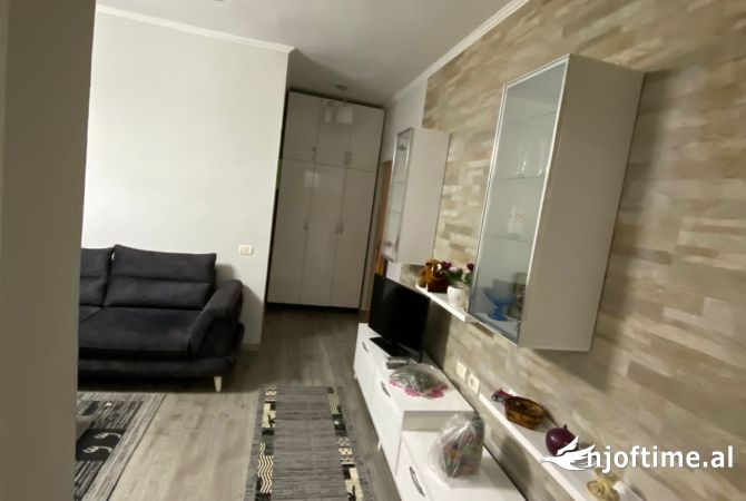 Shtepi me qera Apartament ne Tirane, 1+1, Mobilimi E mobiluar, Pagesa 400  Euro.