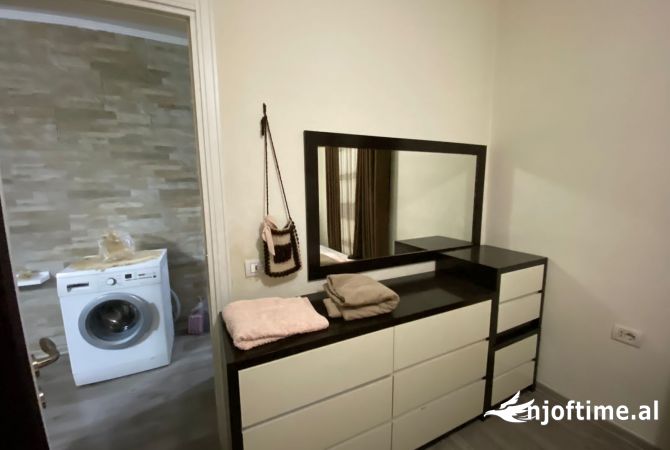 Shtepi me qera Apartament ne Tirane, 1+1, Mobilimi E mobiluar, Pagesa 400  Euro.