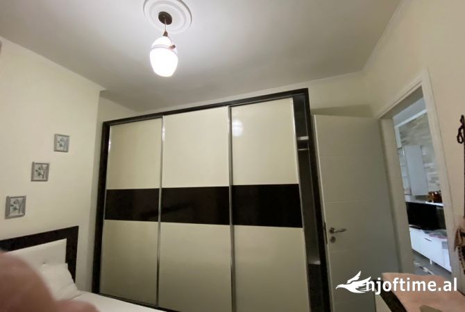 Shtepi me qera Apartament ne Tirane, 1+1, Mobilimi E mobiluar, Pagesa 400  Euro.