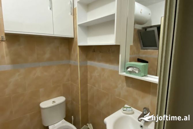 Shtepi me qera Apartament ne Tirane, 1+1, Mobilimi E mobiluar, Pagesa 400  Euro.