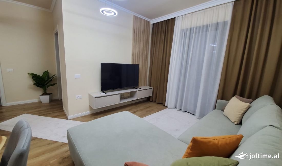 Shtepi me qera Apartament ne Tirane, 1+1, Mobilimi Pjeserisht e mobiluar, Pagesa 1,000  Euro.