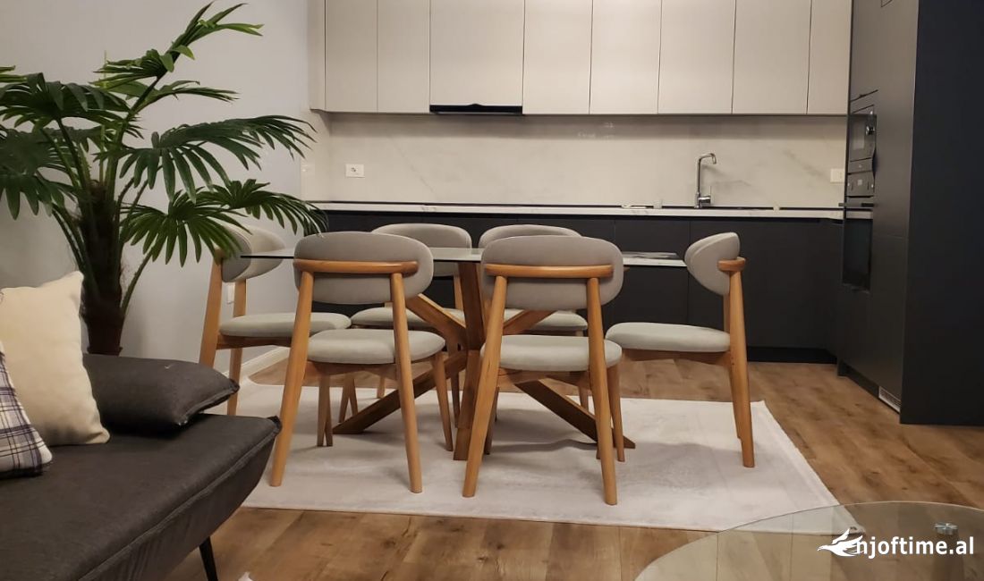 Shtepi me qera Apartament ne Tirane, 2+1, Mobilimi Pjeserisht e mobiluar, Pagesa 1,500  Euro.