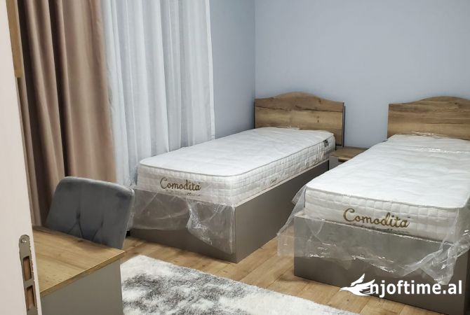 Shtepi me qera Apartament ne Tirane, 2+1, Mobilimi Pjeserisht e mobiluar, Pagesa 1,500  Euro.