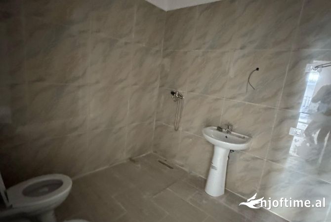 Shtepi me qera Apartament ne Tirane, 1+1, Mobilimi Bosh, pa mobiluar, Pagesa 400  Euro.