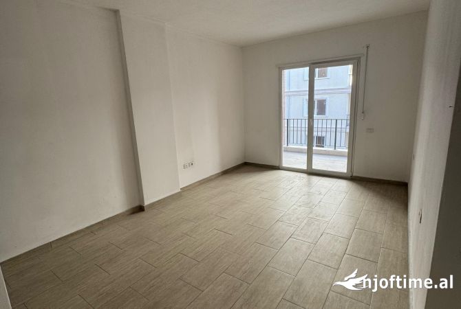 Shtepi me qera Apartament ne Tirane, 1+1, Mobilimi Bosh, pa mobiluar, Pagesa 400  Euro.