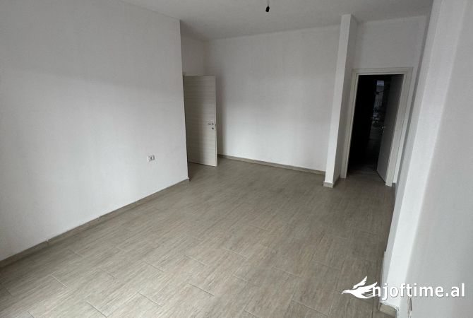 Shtepi me qera Apartament ne Tirane, 1+1, Mobilimi Bosh, pa mobiluar, Pagesa 400  Euro.