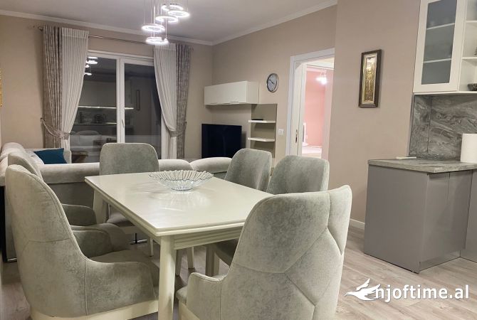 Shtepi me qera Apartament ne Tirane, 2+1, Mobilimi E mobiluar, Pagesa 700  Euro.