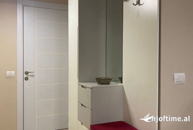 Shtepi me qera Apartament ne Tirane, 2+1, Mobilimi E mobiluar, Pagesa 700  Euro.