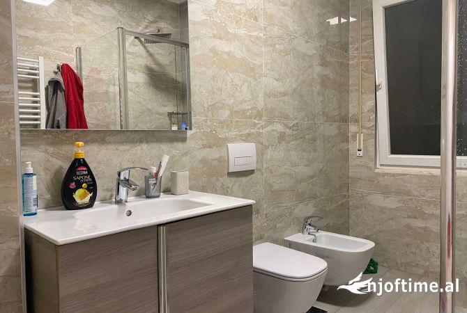 Shtepi me qera Apartament ne Tirane, 2+1, Mobilimi E mobiluar, Pagesa 700  Euro.