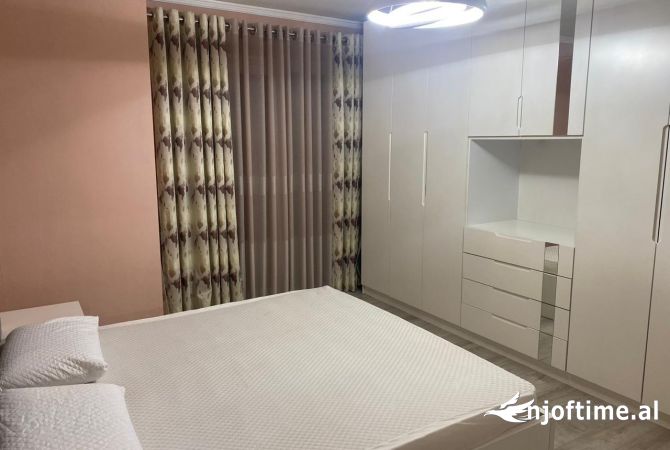 Shtepi me qera Apartament ne Tirane, 2+1, Mobilimi E mobiluar, Pagesa 700  Euro.