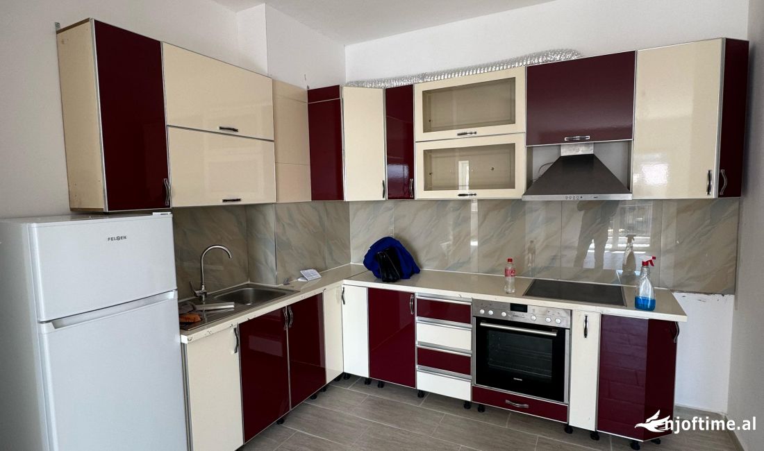 Shtepi me qera Apartament ne Tirane, 2+1, Mobilimi Bosh, pa mobiluar, Pagesa 400  Euro.