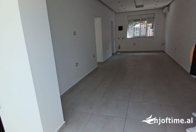 Jepet me qera ambient biznesi ne Laprake/ 1500 euro