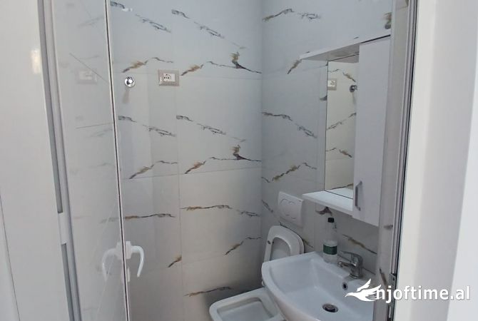 Jepet me qera ambient biznesi ne Laprake/ 1500 euro