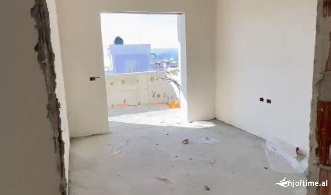 Shtepi ne shitje Apartament ne Tirane, 2+1, Mobilimi Bosh, pa mobiluar, Pagesa 83,291  Euro.