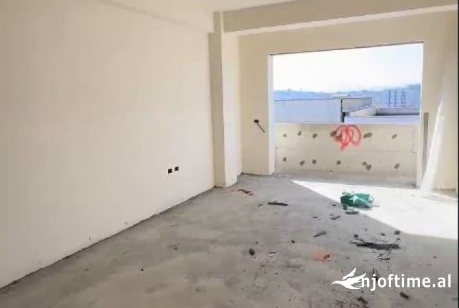 Shtepi ne shitje Apartament ne Tirane, 2+1, Mobilimi Bosh, pa mobiluar, Pagesa 83,291  Euro.