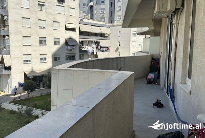Shtepi ne shitje Apartament ne Tirane, 3+1, Mobilimi E mobiluar, Pagesa 465,000  Euro.