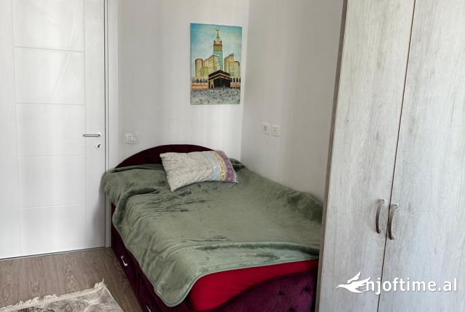 Shtepi ne shitje Apartament ne Tirane, 3+1, Mobilimi E mobiluar, Pagesa 465,000  Euro.