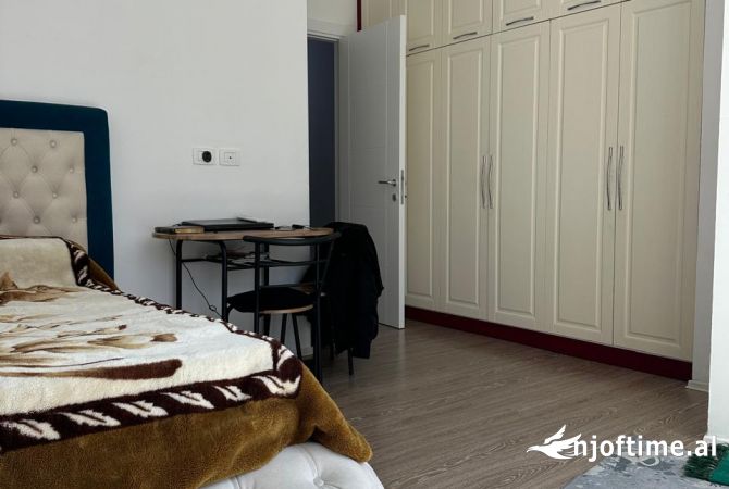 Shtepi ne shitje Apartament ne Tirane, 3+1, Mobilimi E mobiluar, Pagesa 465,000  Euro.