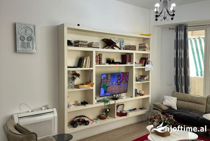 Shtepi ne shitje Apartament ne Tirane, 3+1, Mobilimi E mobiluar, Pagesa 465,000  Euro.