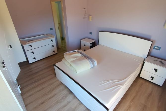 Shtepi ne shitje Apartament ne Tirane, 7+1, Mobilimi E mobiluar, Pagesa 350,000  Euro.