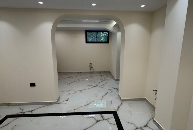 Business Property for Rent 1+1 in Tirana - 1,000 Euro