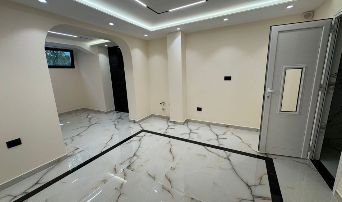 Jepet me qera ambient biznesi dublex tek Rruga e Elbasanit/ 1000 euro