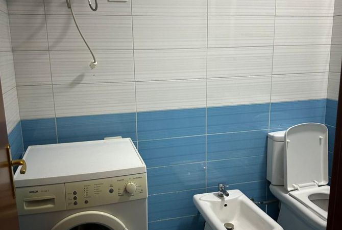 Shtepi me qera Apartament ne Tirane, 1+1, Mobilimi E mobiluar, Pagesa 40,000  Leke.