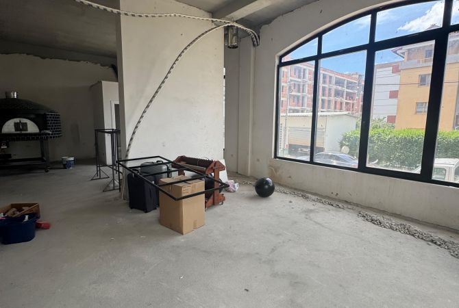 Jepet ambient me qira per piceri ne Kamez/ 800 Euro