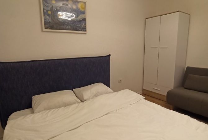 Shtepi me qera Apartament ne Tirane, Garsoniere, Mobilimi E mobiluar, Pagesa 400  Euro.